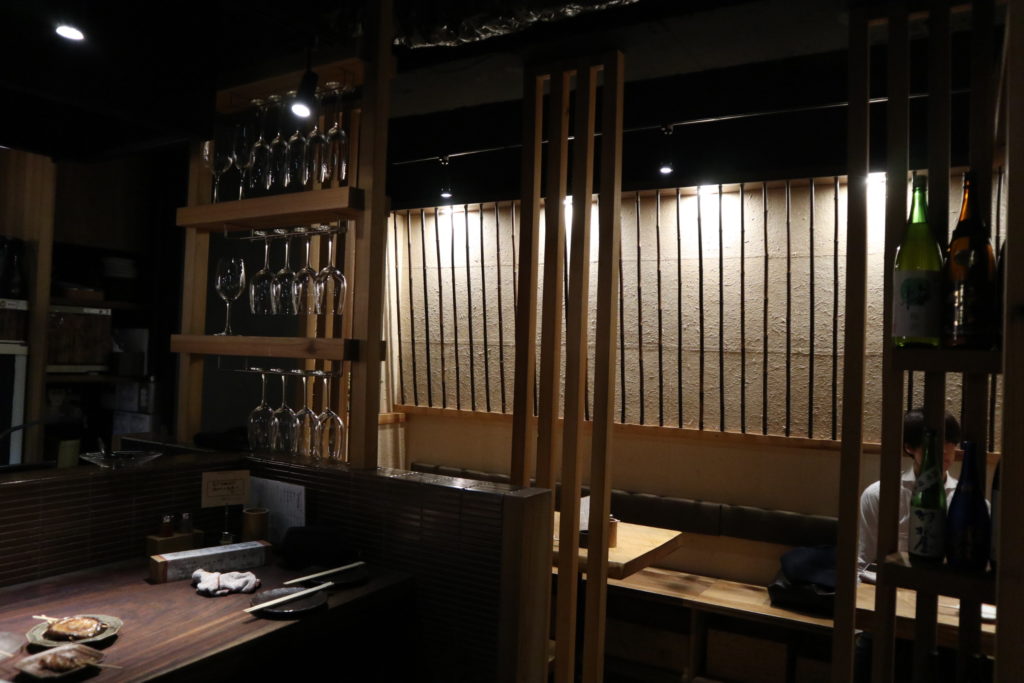 焼とりporcの落ち着いた店内